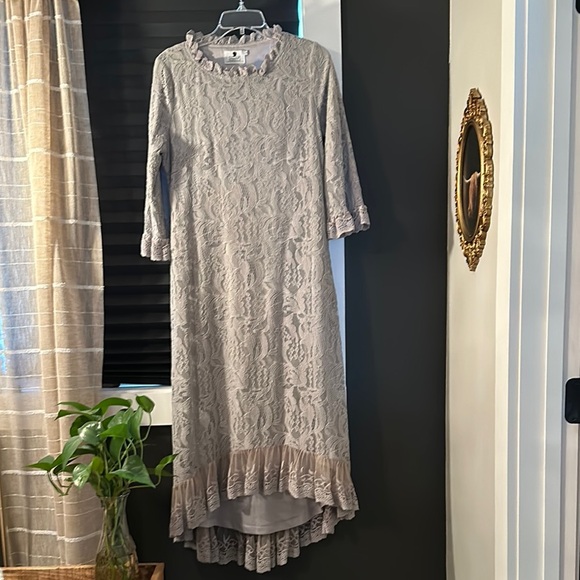 ~Dainty Jewells~High-low Lace Dress Large - Picture 3 of 6